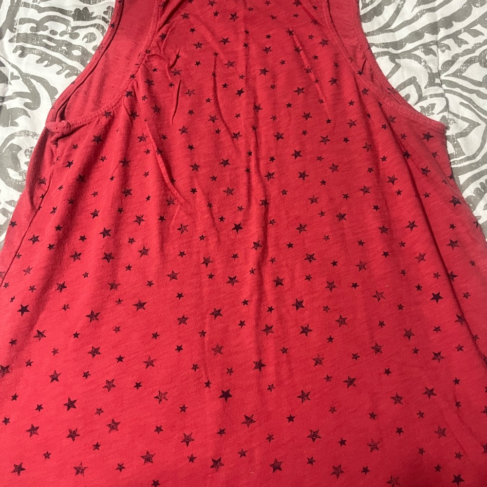 Red Star Pattern Tank Top - Picture 2 of 3